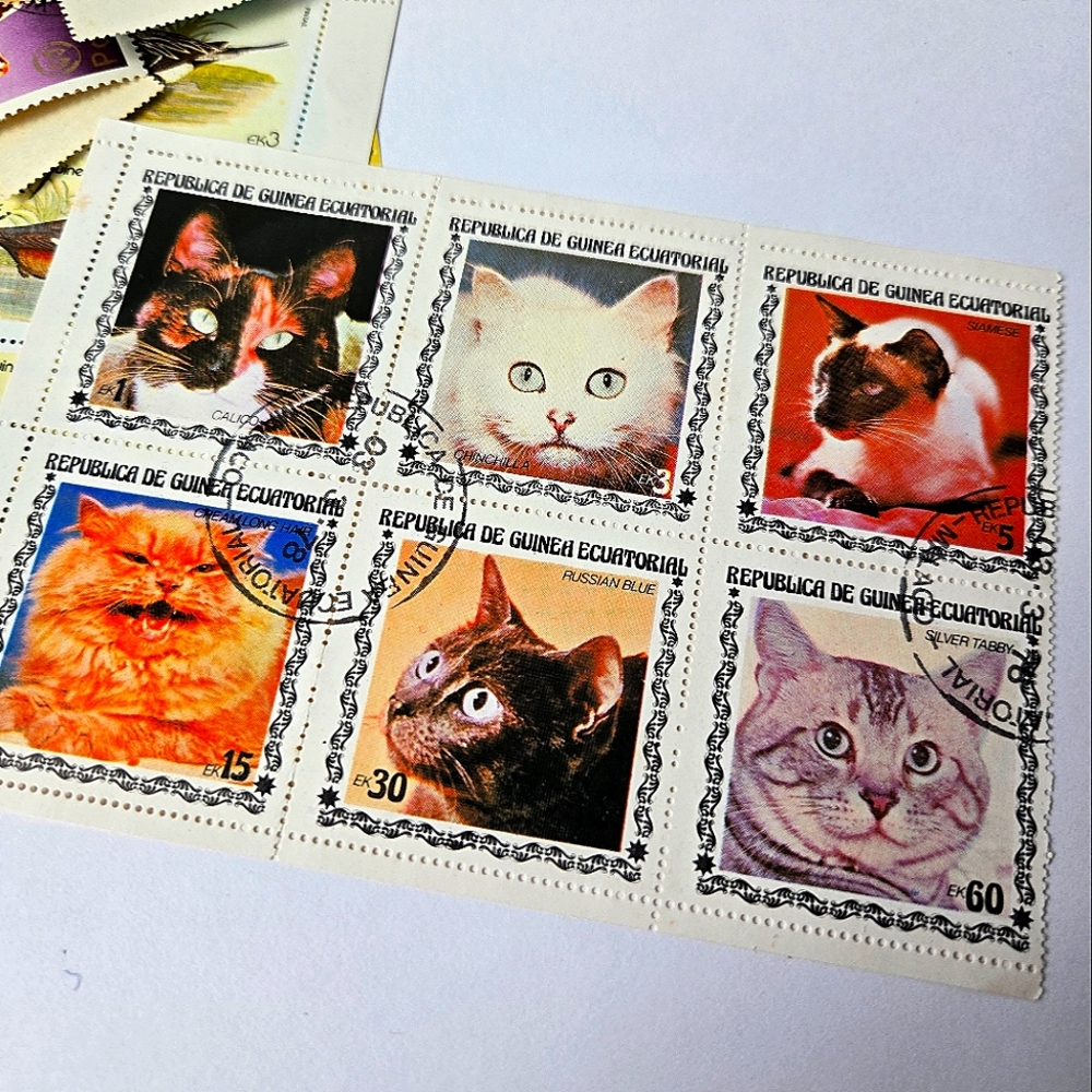 Mystery Lot 200+ VINTAGE International Postage Stamp Collection, New & Cancelled - Picture 4 of 14